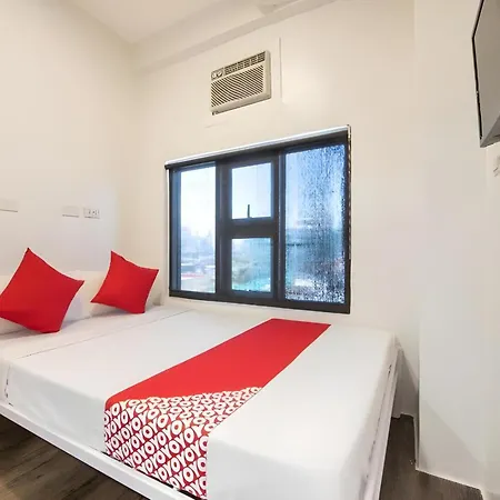 Oyo 563 Mytown New York Hotel Taguig Exterior photo